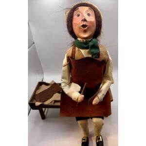 Byers Choice Williamsburg Cobbler Setting On Workbench Dated 2003